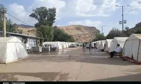نگرانی سیل‌زدگان پلدختر از گرمای طاقت‌فرسا؛ چادرنشینان وسیله سرمایشی ندارند+تصویر