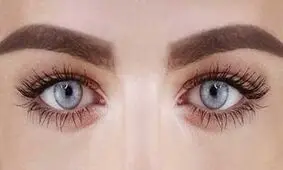 این محلول طبیعی مژه و ابروهای تان را چند برابر می کنند!!