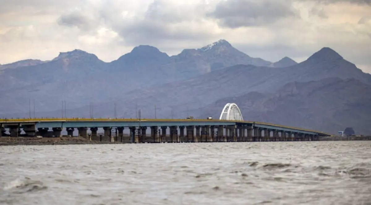 آب دریاچه ارومیه به ۵ میلیارد مترمکعب رسید/مشاهده آرتمیای زنده