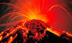 زنده ماندن مردی که به عمق 21 متری دهانه آتشفشان فعال سقوط کرد