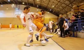 علی کریمی در کنار باقری، عزیزی و عنایتی پا به توپ شد