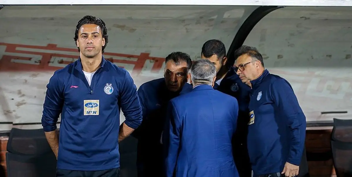 پرتاب ترقه کمک داور را مصدوم کرد/ مجیدی اخراج شد