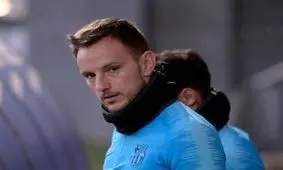 تجمع هواداران معترض بارسلونا مقابل خانه راکیتیچ