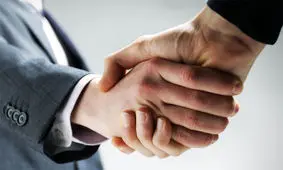 چگونه یک آدم دوستداشتنی در نزد دیگران باشیم؟