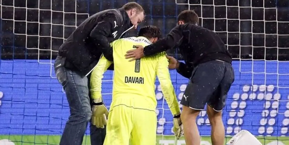 گرفتن پیراهن به نشانه بی‌لیاقتی+تصاویر