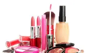 علاقه دختر نوجوانمان به آرایش کردن را چگونه مدیریت کنیم؟