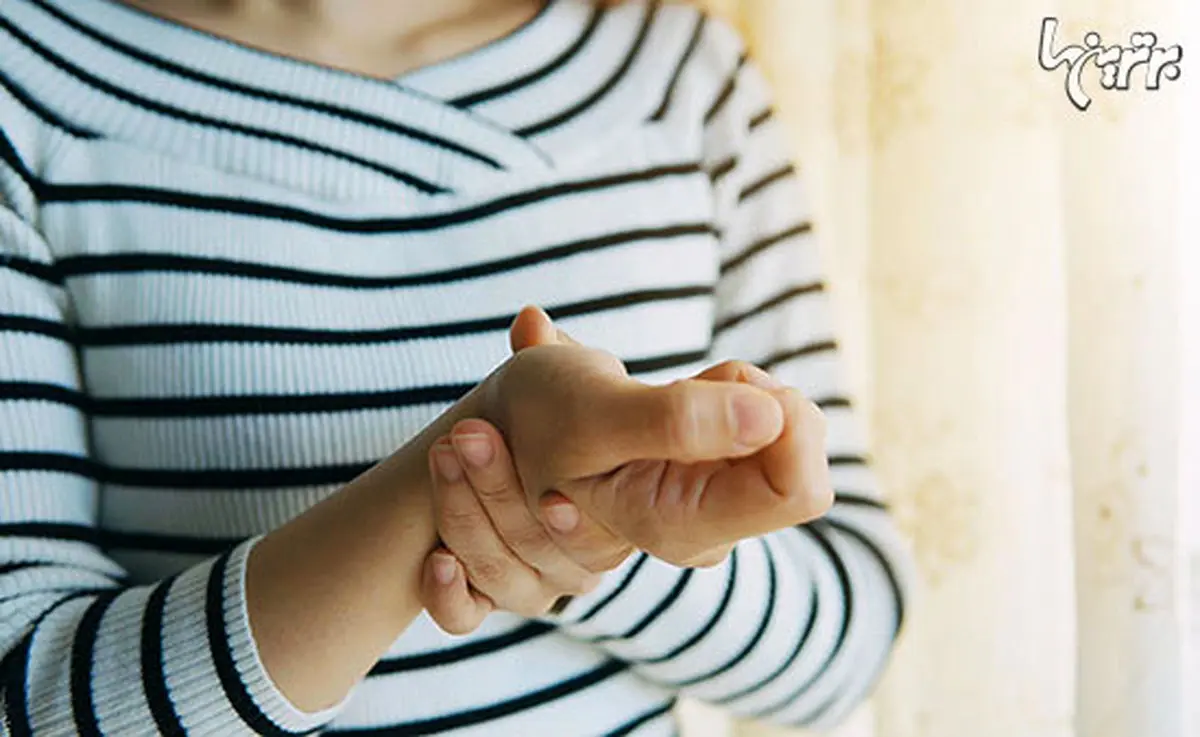 چرا انگشتان دست متورم می‌شوند؟