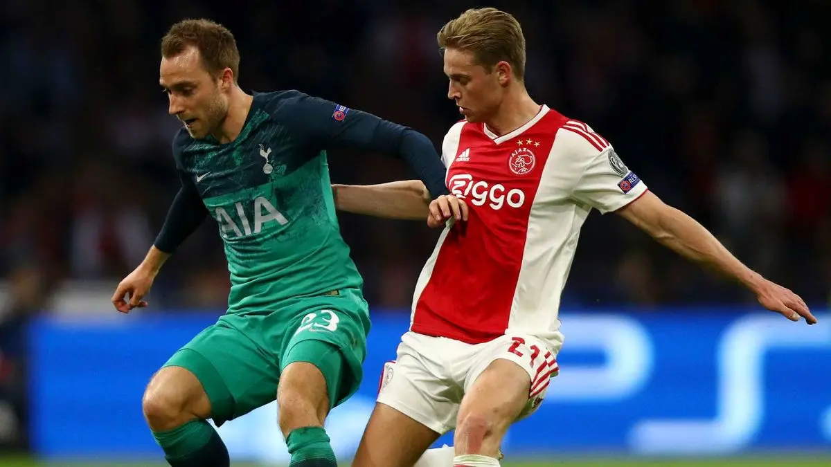 دی یونگ: سرشار از خوشحالی به بارسلونا می روم