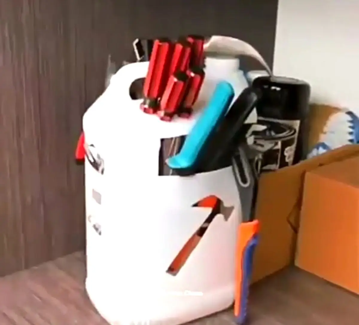 خلاقیت با ظروف پلاستیکی