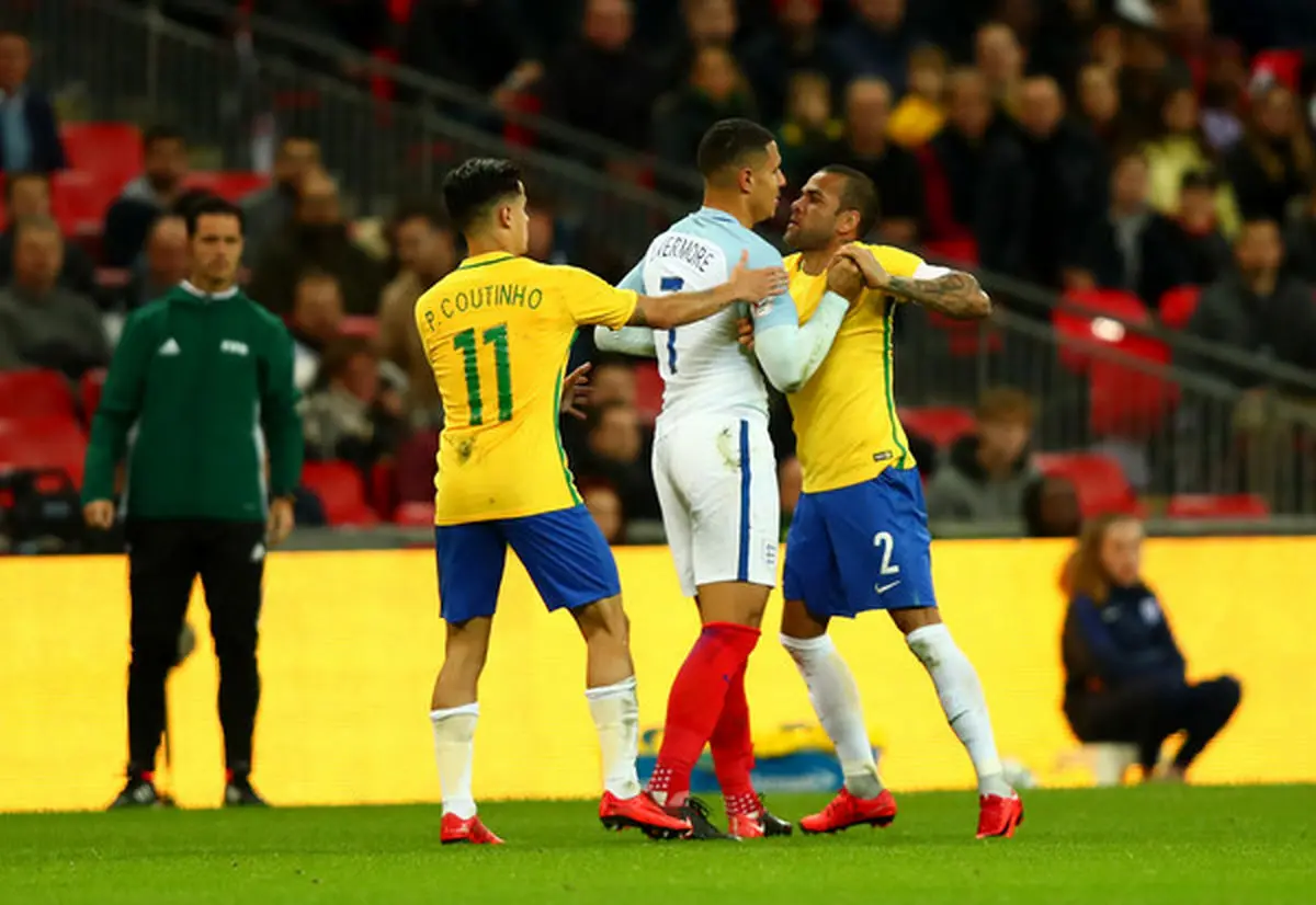 دنی آلوس: علاقمندم با کوتینیو همبازی شوم