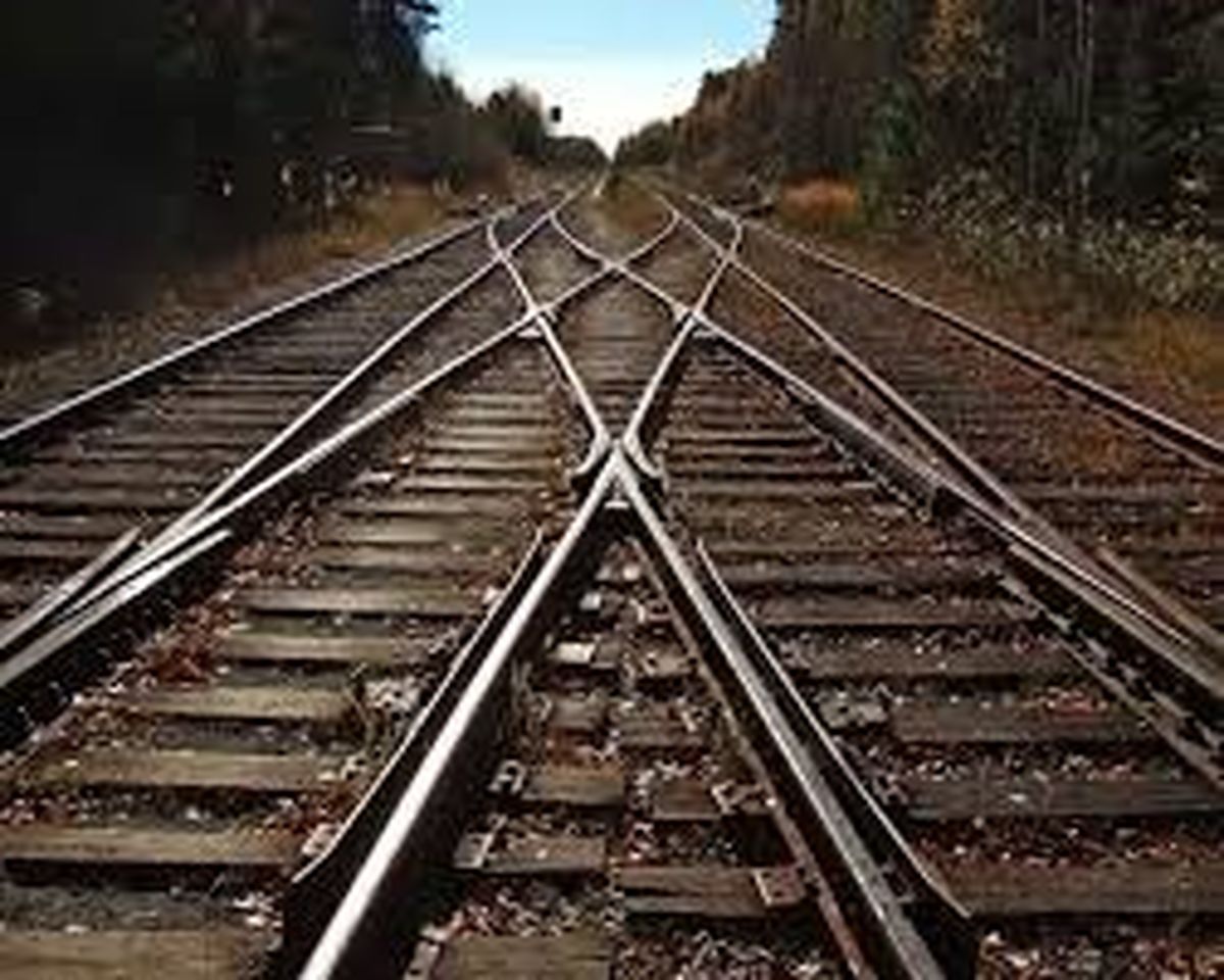 درگیری رسانه ای مدیر عامل رجا با معاون مسافری راه آهن/ گمانه زنیها حکایت از افزایش قیمت بلیت قطار دارد
