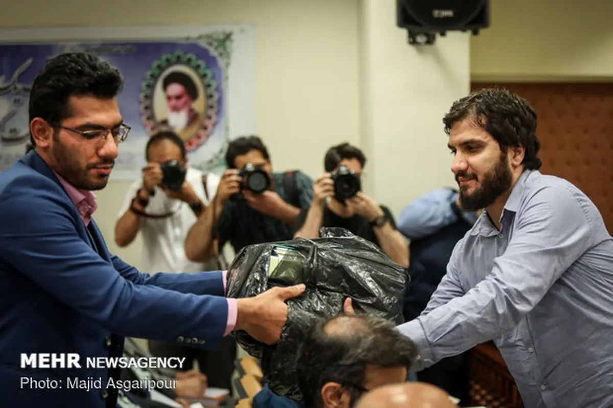 نگاهی به حواشی دادگاه داماد آقای وزیر/از نتانیاهو تازاویه متهم بانماینده دادستان