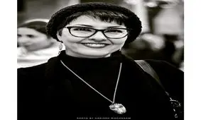 چهره ای خندان از آناهیتا همتی