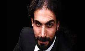 صف کشیدن مردم برای امضا گرفتن از سلبریتی‌ها جلوی تماشاخانه‌ها دردناک است