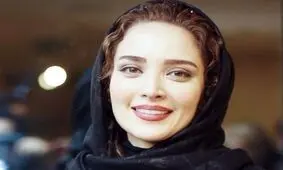 ست کردن خاص خانم بازیگر با دستکش و کیف و پالتو+عکس