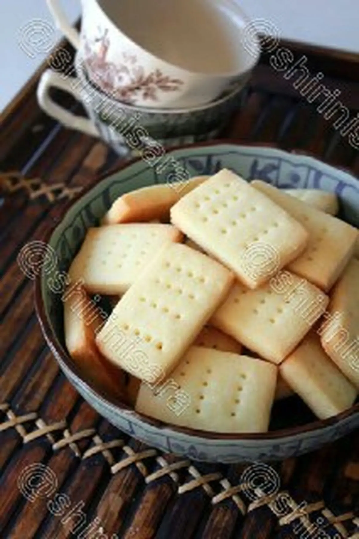 طرز تهیه بیسکوئیت ساده وانیلی