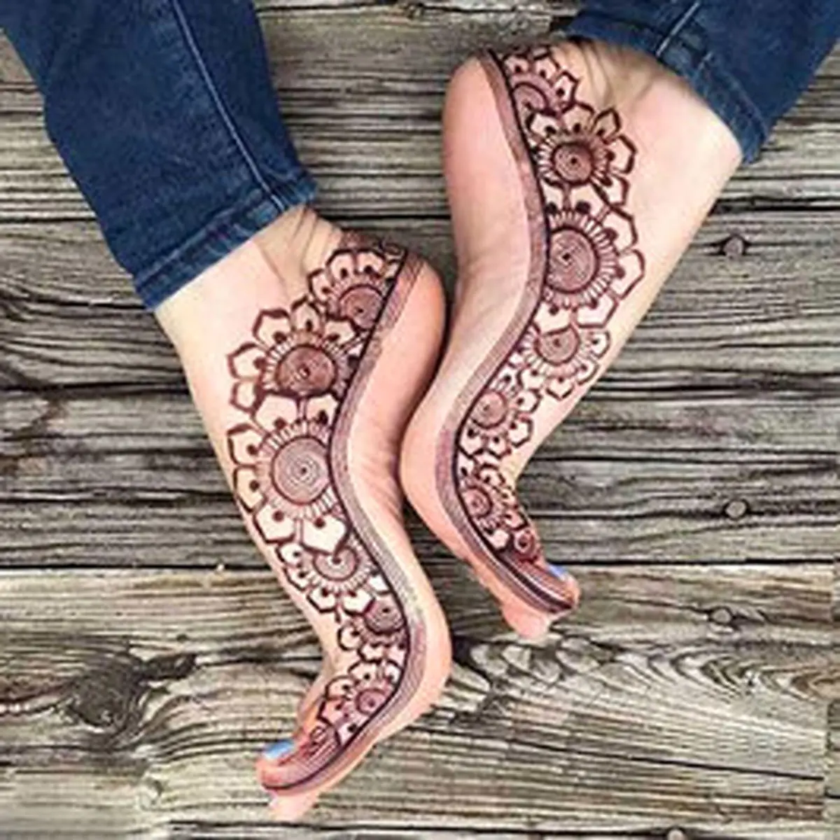مدل‌های زیبا از نقش حنا روی پا