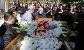 اشک های همسر بهنام صفوی و دوستانش در مراسم تشییع پیکر+ویدئو