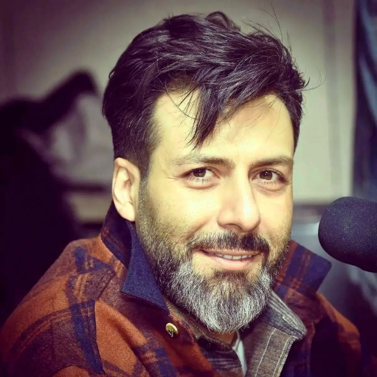 یک دقیقه در توضیح وطن فروشی از زبان مجید واشقانی! | فیلم