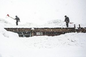 وضعیت قرمز در کوهرنگ/ خانه‌ها زیر برف دفن شدند