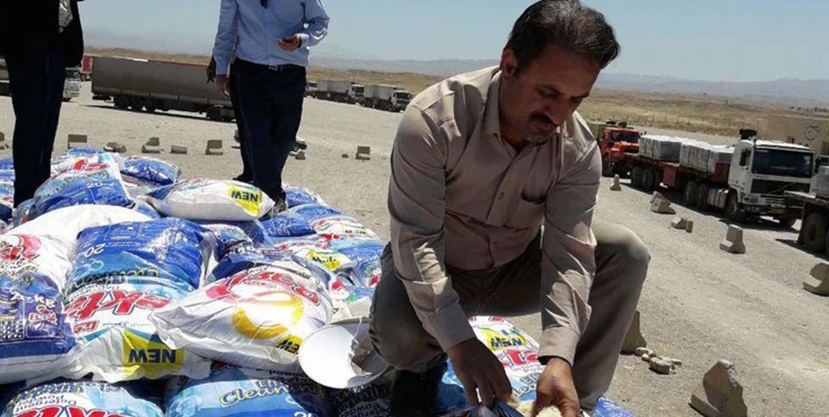 کشف بیش از 35 تن برنج قاچاق جاسازیشده در کیسههای پودر رختشویی در خسروی