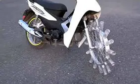 ابتکاری جالب در ساخت چرخ موتورسیکلت + فیلم