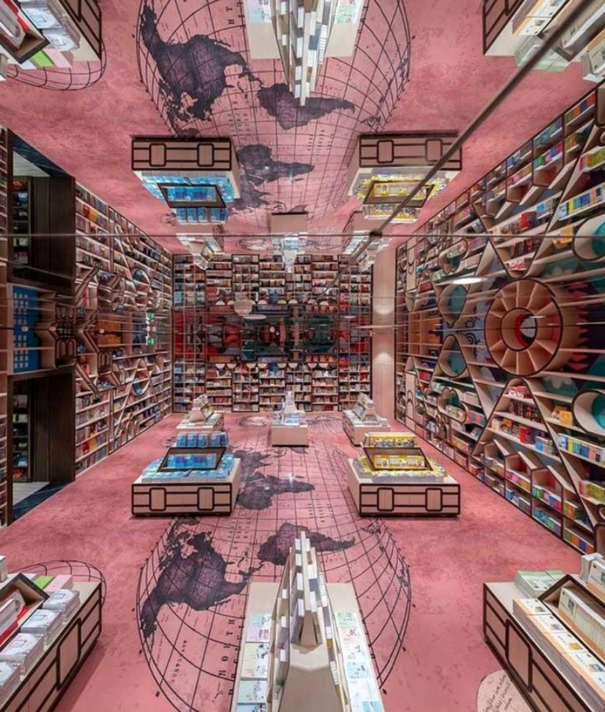 تصاویری از معماری عجیب یک کتابفروشی در چین