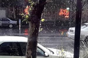 بارش شدید باران و آب گرفتگی سطحی برخی از معابر هم اکنون در مشهد