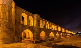 سی‌و‌سه‌پل و معماری شگفت‌انگیز آن