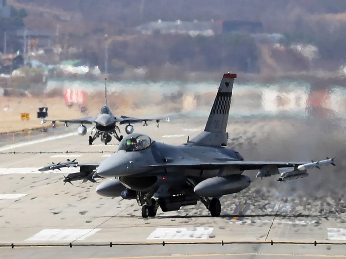 جنگنده آمریکایی در کالیفرنیا به انبار مهمات برخورد کرد