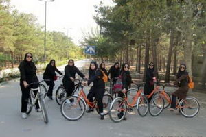 عضو شورای تهران: منع زنان از دوچرخه سواری مبنای شرعی ندارد