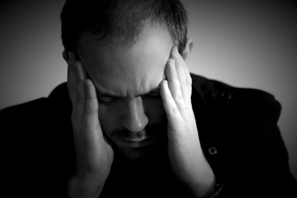 افسردگی چیست؛ ۹ نشانه و ۶ عامل این بیماری شایع