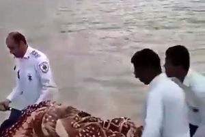 اقدام خطرناک در عبور دادن زن باردار از رودخانه نيكشهر