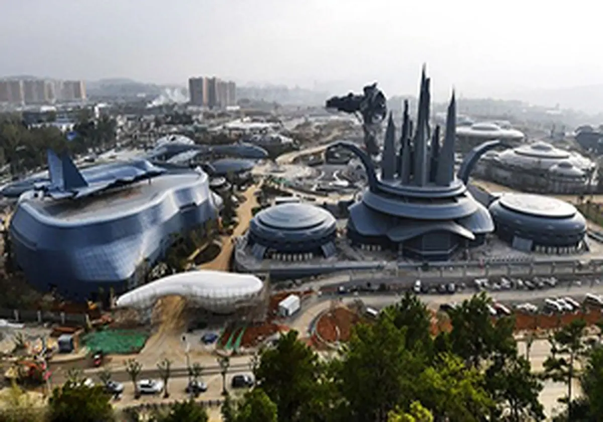 پارکی واقعی در چین که فضایی مجازی برای گردشگران پدید می آورد + فیلم