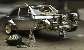 ماجرای ساخت ماکت یک خودرو با طلا و الماس! + فیلم