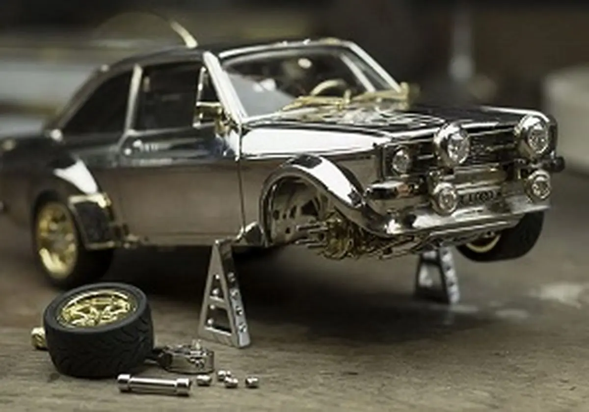 ماجرای ساخت ماکت یک خودرو با طلا و الماس! + فیلم