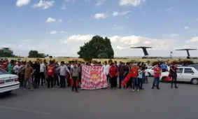 استقبال هواداران پدیده شهر خودرو بدو ورود تیم به مشهد