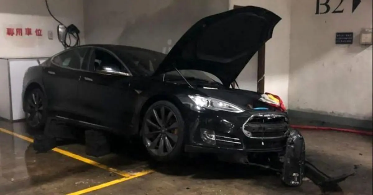 آتش گرفتن خودروی تسلا بار دیگر خبرساز شد + فیلم