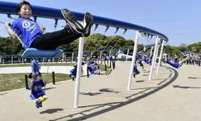 عجیب و بزرگ‌ترین تاب جهان + عکس