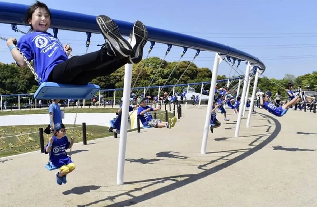 عجیب و بزرگ‌ترین تاب جهان + عکس