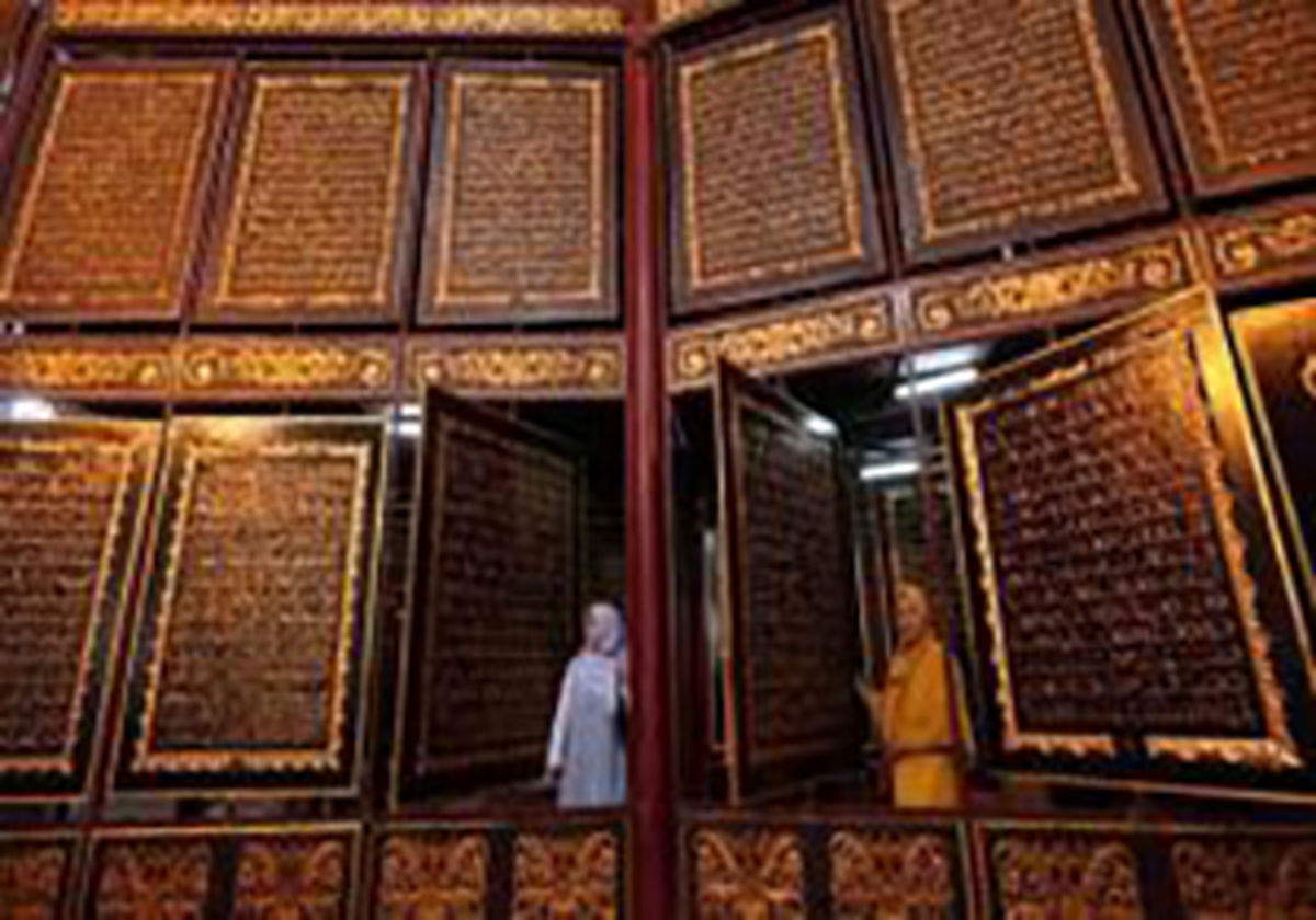 بزرگترین قرآن چوبی جهان در اندونزی + فیلم