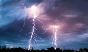 صاعقه در زیرکوه 2 مصدوم بر جا گذاشت