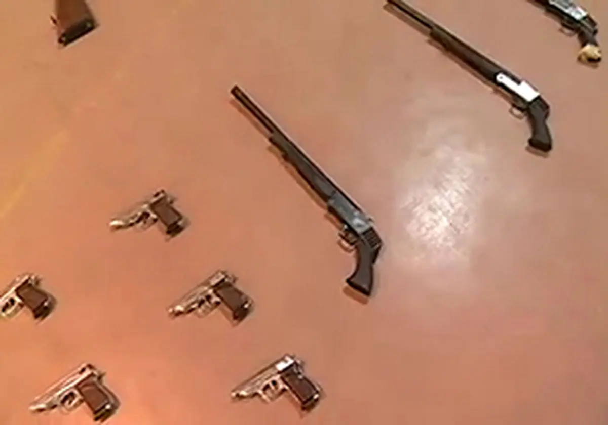 کشف سلاح‌های جنگی در کرمان +فیلم