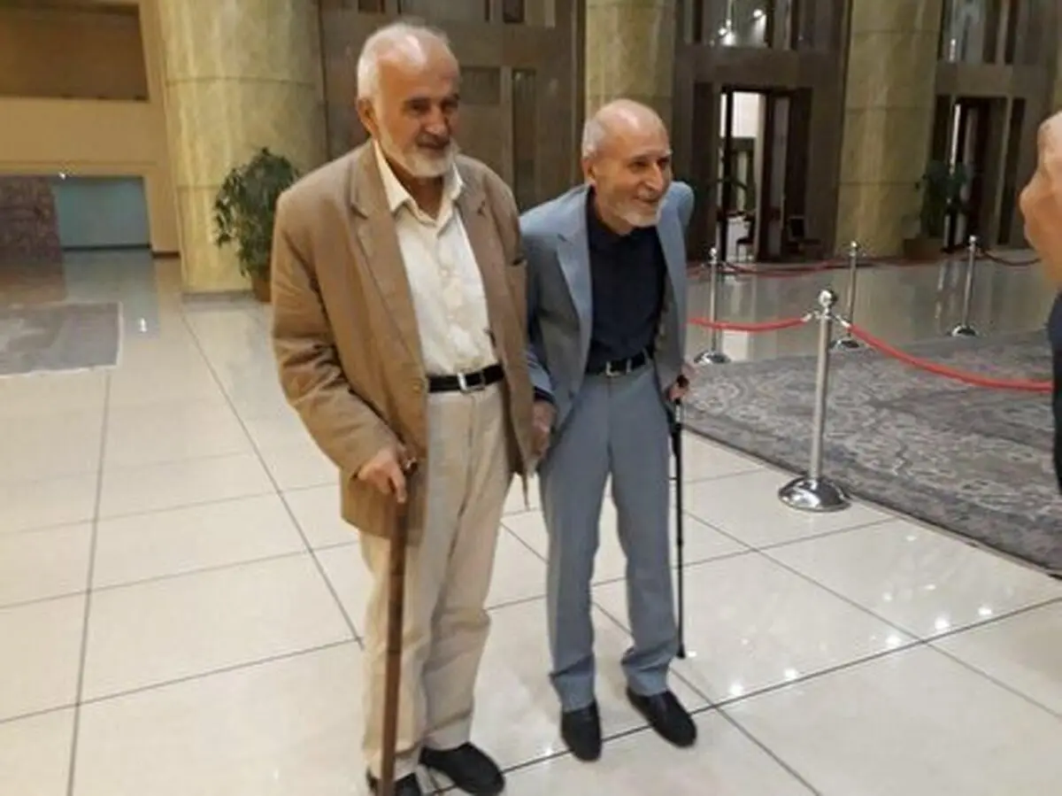 ماجرای عکس حاشیه ساز/بهزاد نبوی:40 سال است با هم مرتبطیم/ احمد توکلی: نمی‌توانم روابط انسانی را کنار بگذارم/ عطریانفر: سناریو در کار نبود