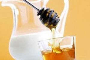 7 دلیل خوب برای خوردن شیر و عسل