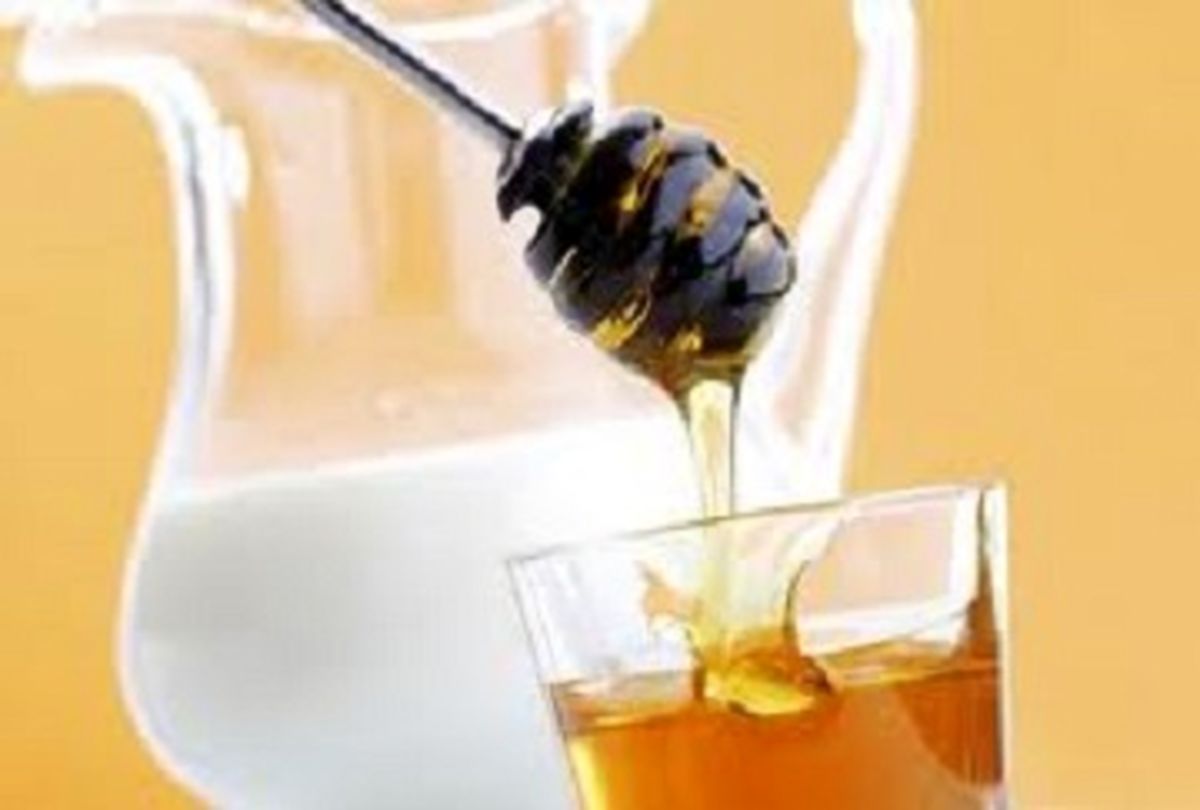 7 دلیل خوب برای خوردن شیر و عسل