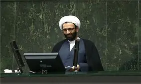 کسانی که دم از مذاکره می‌زنند خائن و یا ترسو هستند