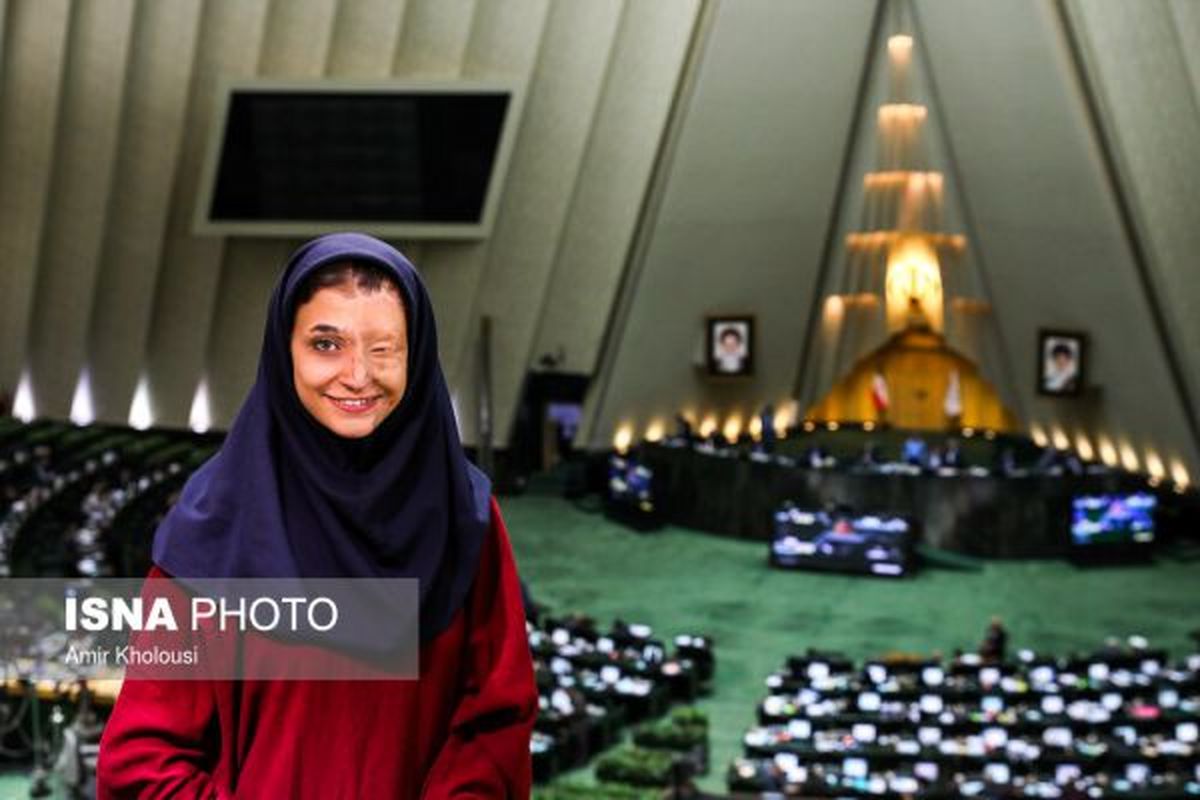 حضور قربانیان اسید پاشی در جلسه علنی امروز مجلس+ عکس