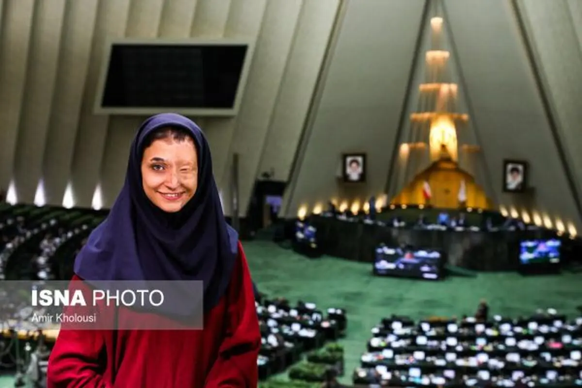 حضور قربانیان اسید پاشی در جلسه علنی امروز مجلس+ عکس