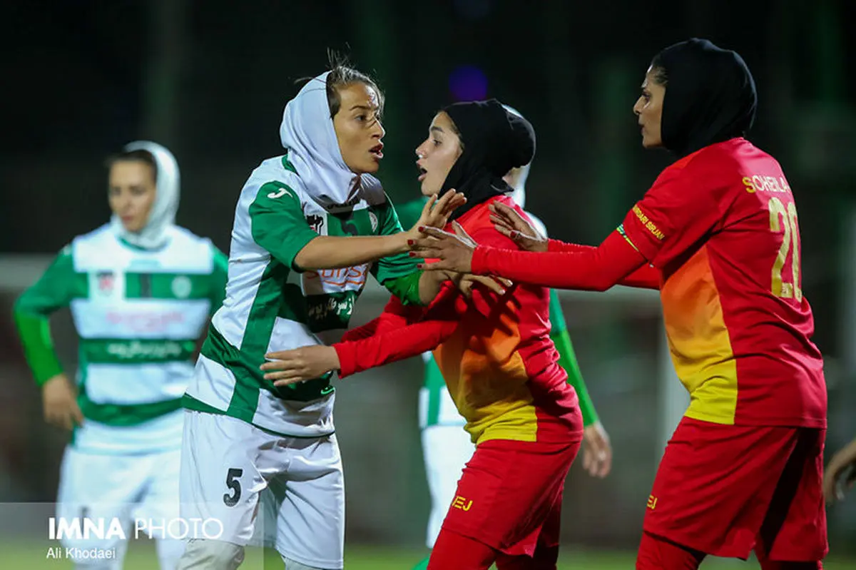واکنش ضدجنسیتی خانم بازیگر به زد و خورد در فوتبال بانوان